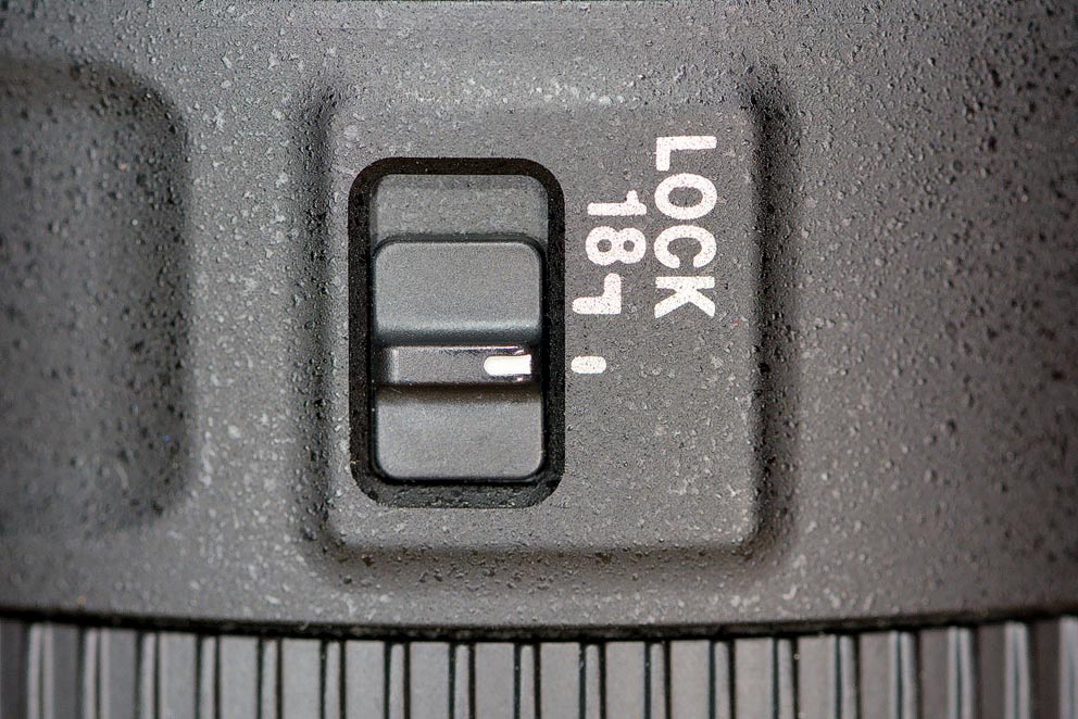 Тест-обзор объектива Nikon DX AF-S NIKKOR 18-300mm f/3.5-5.6G VR IF ED Aspherical