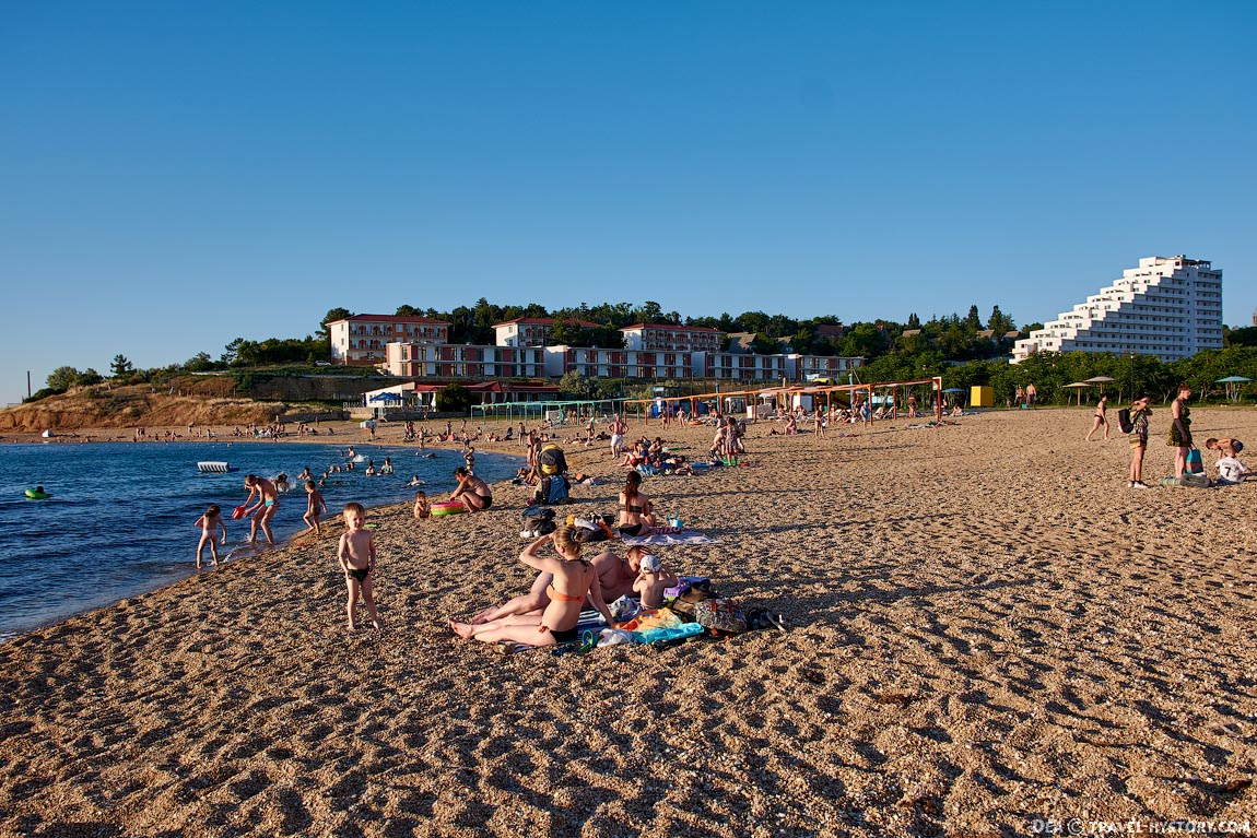 Пляж "Учкуевка" - самый популярный пляж Севастополя