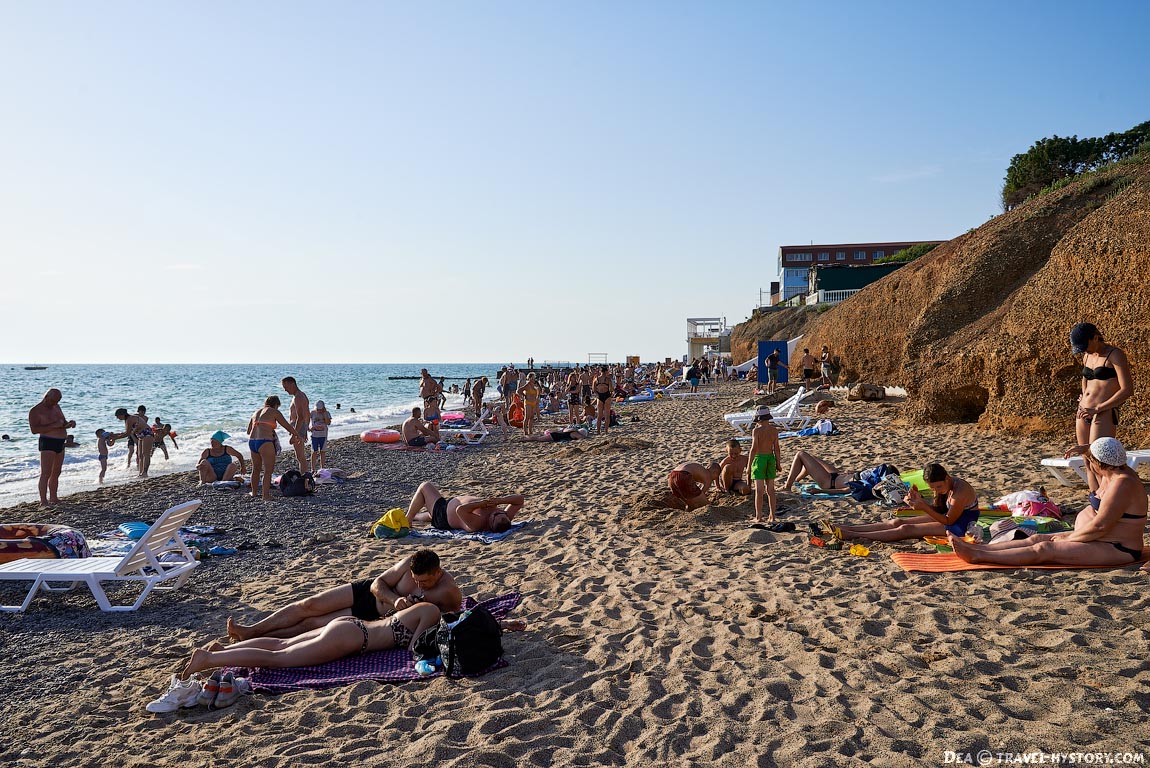 Пляж в поселке Николаевка в Крыму